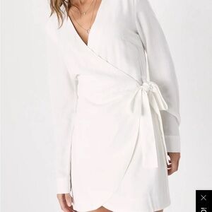 NWT Lulus long sleeve wrap dress. Size small - never been worn!
